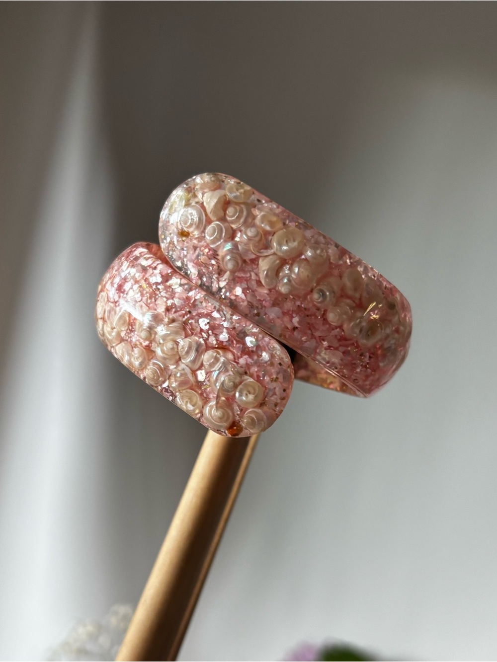 Vintage 1950s Lucite Clamper with Pink Confetti and Seashells